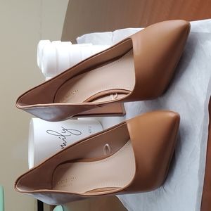 MARC NEW YORK. ANDREW MARC  HEELS 👠  pretty. Gorgeous style. So comfortable